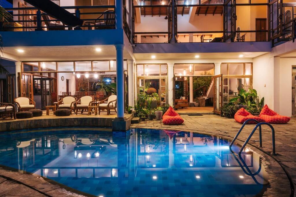 Santi Beach House With Pool & Beach 韦利格默 外观 照片