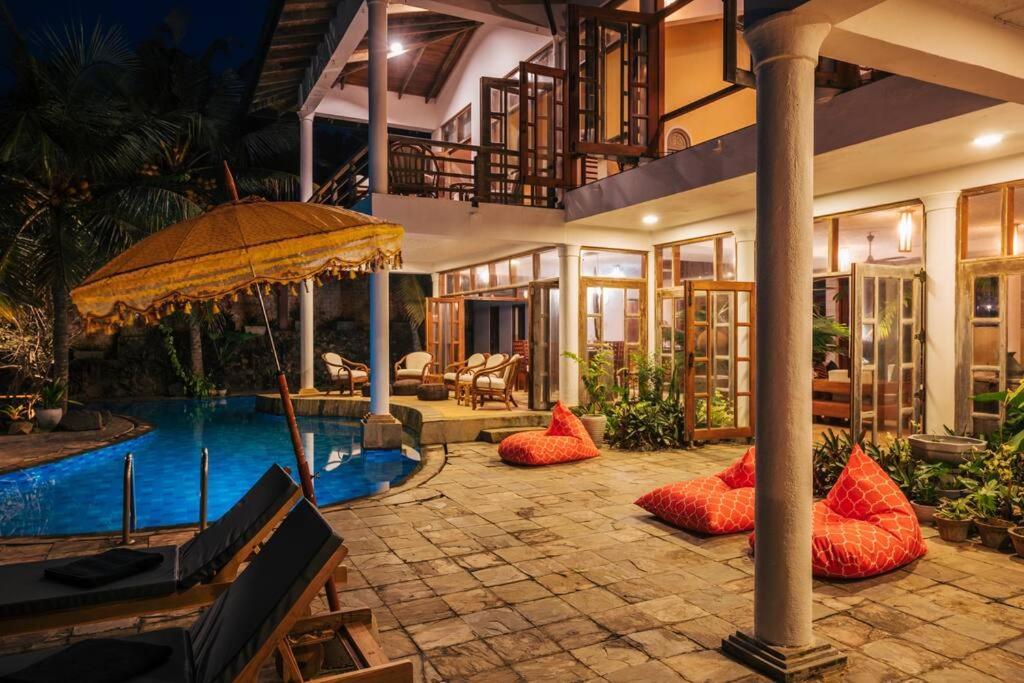 Santi Beach House With Pool & Beach 韦利格默 外观 照片