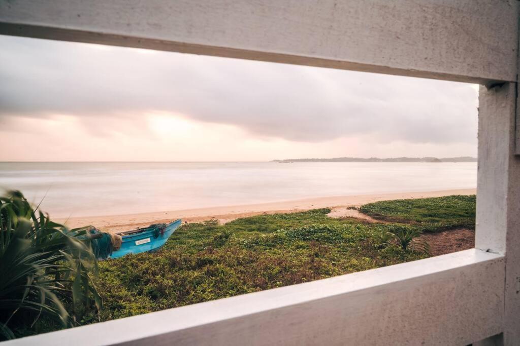 Santi Beach House With Pool & Beach 韦利格默 外观 照片