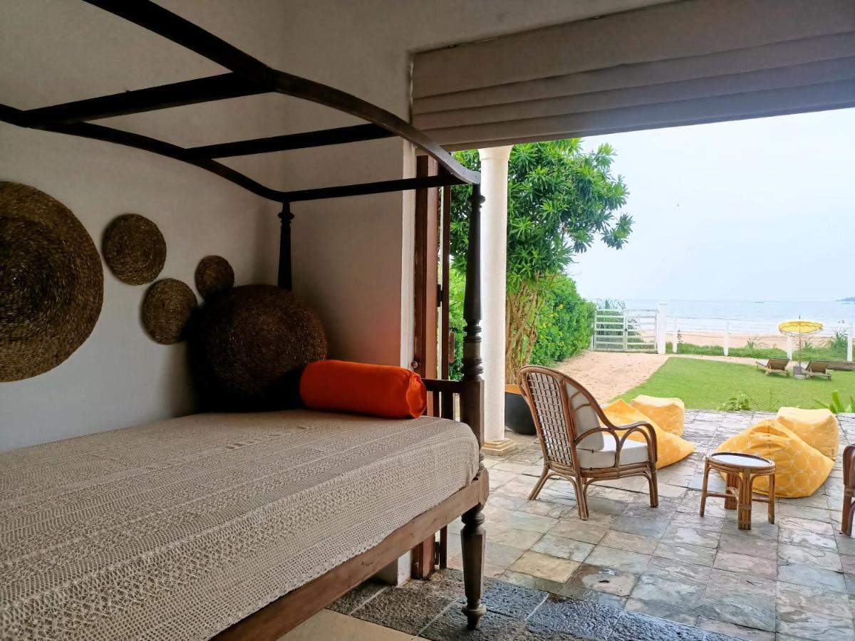 Santi Beach House With Pool & Beach 韦利格默 外观 照片
